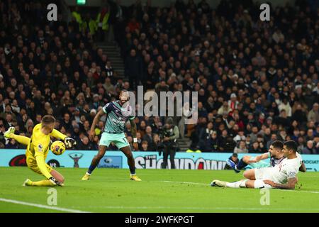 Tottenham Hotspur Stadium, London, Großbritannien. Januar 31, 2024. Premier League Football, Tottenham Hotspur gegen Brentford; Neal Maupay aus Brentford erzielt 1-0 in der 15. Minute Credit: Action Plus Sports/Alamy Live News Stockfoto