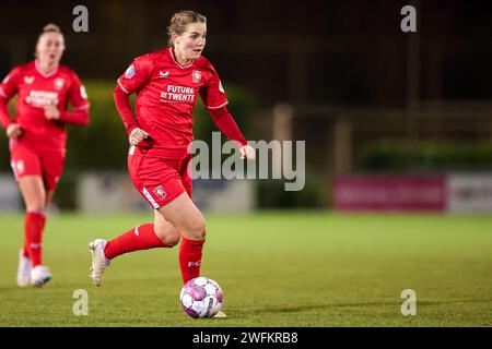 Heerenveen, Niederlande. Januar 31, 2024. HEERENVEEN, NIEDERLANDE - JANUAR 31: Taylor Ziemer vom FC Twente läuft mit dem Ball während des niederländischen Azerion Vrouwen Eredivisie Spiels zwischen sc Heerenveen und FC Twente am 31. Januar 2024 im Sportpark Skoatterwald. (Foto: Pieter van der Woude/Orange Pictures) Credit: Orange Pics BV/Alamy Live News Stockfoto