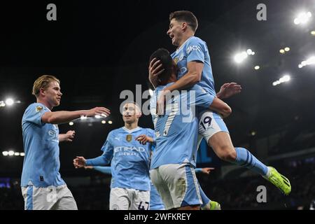 Julián Álvarez von Manchester City feiert sein Ziel, es 1-0 während des Premier League-Spiels Manchester City gegen Burnley im Etihad Stadium, Manchester, Großbritannien, 31. Januar 2024 (Foto: Mark Cosgrove/News Images) Stockfoto