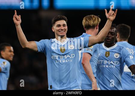 Manchester, Großbritannien. Januar 31, 2024. Julián Álvarez von Manchester City feiert sein Ziel, es 2-0 während des Premier League-Spiels Manchester City gegen Burnley im Etihad Stadium, Manchester, Großbritannien, am 31. Januar 2024 (Foto: Mark Cosgrove/News Images) in Manchester, Großbritannien am 31. Januar 2024 zu erreichen. (Foto: Mark Cosgrove/News Images/SIPA USA) Credit: SIPA USA/Alamy Live News Stockfoto