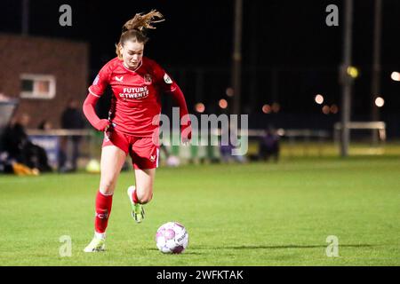 Heerenveen, Niederlande. Januar 31, 2024. HEERENVEEN, NIEDERLANDE - JANUAR 31: Liz Rijsbergen vom FC Twente während des niederländischen Azerion Vrouwen Eredivisie Spiels zwischen sc Heerenveen und FC Twente im Sportpark Skoatterwald am 31. Januar 2024 in Heerenveen, Niederlande. (Foto: Pieter van der Woude/Orange Pictures) Credit: Orange Pics BV/Alamy Live News Stockfoto