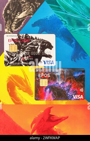 tokio, japan - 27. januar 2024: Neueste japanische Visa EPOS Kreditkarten mit Illustrationen von Godzilla, dem Maskottchen der Toho Cinemas, sowie Darstellungen Stockfoto