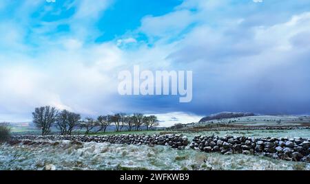 Ein schneebedeckter Slemish Mountain, Ballymena, County Antrim, Nordirland Stockfoto