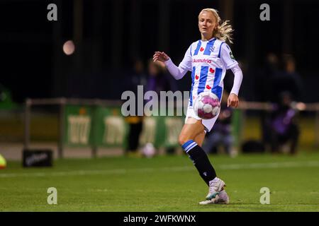 Heerenveen, Niederlande. Januar 31, 2024. HEERENVEEN, NIEDERLANDE - JANUAR 31: Janneke Ennema vom SC Heerenveen sieht beim niederländischen Azerion Vrouwen Eredivisie Spiel zwischen sc Heerenveen und FC Twente am 31. Januar 2024 im Sportpark Skoatterwald an. (Foto: Pieter van der Woude/Orange Pictures) Credit: dpa/Alamy Live News Stockfoto