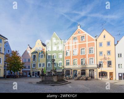 Weilheim in Oberbayern: Altstadt, Platz Marienplatz in Oberbayern, Pfaffenwinkel, Oberbayern, Bayern, Bayern, Deutschland Stockfoto