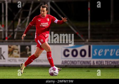 Heerenveen, Niederlande. Januar 31, 2024. HEERENVEEN, NIEDERLANDE - JANUAR 31: Renate Jansen vom FC Twente läuft mit dem Ball beim niederländischen Azerion Vrouwen Eredivisie Spiel zwischen sc Heerenveen und FC Twente am 31. Januar 2024 im Sportpark Skoatterwald. (Foto: Pieter van der Woude/Orange Pictures) Credit: dpa/Alamy Live News Stockfoto