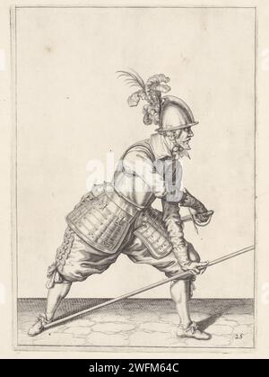 Soldat, der seine Spione mit der linken Hand gegen den rechten Fuß legt und mit der rechten Hand sein Schwert zieht, Jacques de Gheyn (II) (Werkstatt von), nachdem Jacques de Gheyn (II), 1597 - 1607 Einen Soldaten drucken, vollständig, rechts, der mit der linken Hand seinen Spieß (Lans) gegen seinen rechten Fuß legt und mit der rechten Hand sein Schwert zieht. Dieser Druck ist Teil der Serie von 32 nummerierten Abzügen von Spießen aus der Arms Handling. Niederlande Papiergravurmanöver  militärische Ausbildung. Kriegsführung; militärische Angelegenheiten (+ Söldnertruppen, z. B.: Lansquenets). Helved-Waffen, Polearms (zum Schlagen, ha Stockfoto