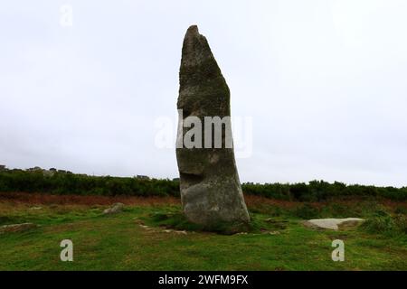 Der Menhir von Cam Louis ist ein Menhir in der Stadt Plouescat im französischen Département Finistère Stockfoto