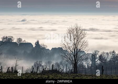 La Rochette - Vue hivernale de la vallée de la Vézère Stockfoto