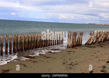 Blick auf den Strand von Luzeronde in Noirmoutier, einer Gezeiteninsel vor der französischen Atlantikküste im Departement Vendée Stockfoto