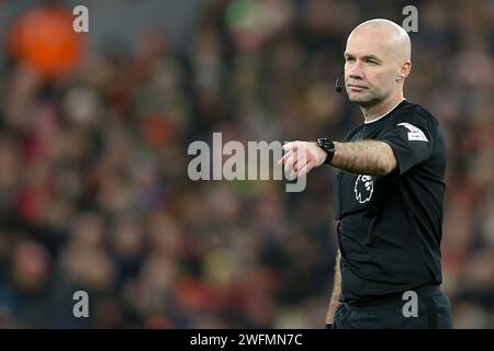 Liverpool, Großbritannien. Januar 31, 2024. Schiedsrichter Paul Tierney. Premier League Spiel Liverpool gegen Chelsea am Mittwoch, den 31. Januar 2024, in Liverpool in Anfield. Dieses Bild darf nur für redaktionelle Zwecke verwendet werden. Nur redaktionelle Verwendung. bild von Chris Stading/Andrew Orchard Sportfotografie/Alamy Live News Credit: Andrew Orchard Sportfotografie/Alamy Live News Stockfoto