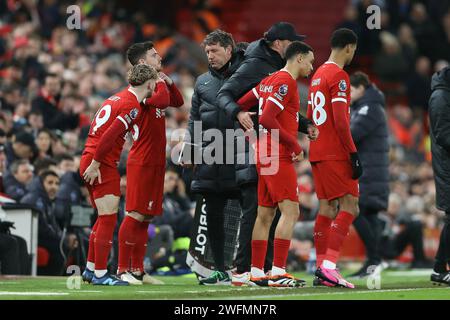 Liverpool, Großbritannien. Januar 31, 2024. Liverpool macht 4 Ersetzungen. Premier League Spiel Liverpool gegen Chelsea am Mittwoch, den 31. Januar 2024, in Liverpool in Anfield. Dieses Bild darf nur für redaktionelle Zwecke verwendet werden. Nur redaktionelle Verwendung. bild von Chris Stading/Andrew Orchard Sportfotografie/Alamy Live News Credit: Andrew Orchard Sportfotografie/Alamy Live News Stockfoto