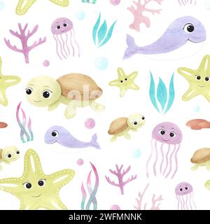 Nahtloses Aquarellmuster von wunderschönen niedlichen Meerestieren mit großen Augen: Schildkröte, Wal, Seesterne, Quallen und Korallen. Illustrationen für Design, , bab Stockfoto