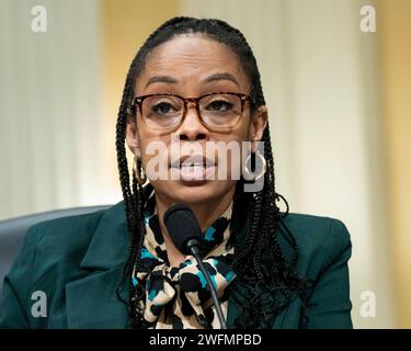 Washington, District of Columbia, USA. Januar 31, 2024. Der US-Repräsentant SHONTEL BROWN (D-OH) sprach bei einer Anhörung des House Select Committee on the Strategic Competition zwischen den Vereinigten Staaten und der Kommunistischen Partei Chinas im US-Kapitol. (Kreditbild: © Michael Brochstein/ZUMA Press Wire) NUR REDAKTIONELLE VERWENDUNG! Nicht für kommerzielle ZWECKE! Stockfoto