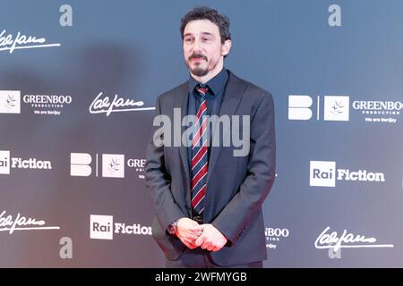 31. Januar 2024, Rom, Italien: Regisseur Alessandro Angelini besucht den roten Teppich der Premiere des Films „Califano“ im Space Cinema Moderno in Rom (Foto: © Matteo Nardone/Pacific Press via ZUMA Press Wire) NUR REDAKTIONELLE VERWENDUNG! Nicht für kommerzielle ZWECKE! Stockfoto