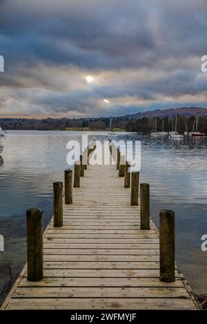 Blick auf den See bei Waterhead am Lake Windermere, Lake District, Cumbria, England, Großbritannien Stockfoto