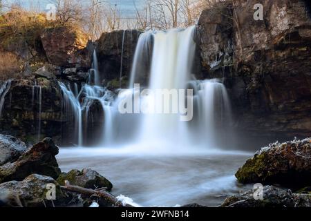 Majestätischer Wasserfall im Norden von NY, Akron Falls Park Stockfoto