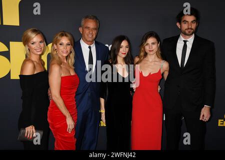 LOS ANGELES, KALIFORNIEN - JANUAR 30: (L-R) Cat Young, Cheryl Hines, Robert F. Kennedy Jr., Giulia Be und Conor Kennedy nehmen an der Premiere der Staffel 12 Teil Stockfoto