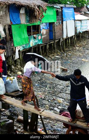 Heftige Monsunregen entlang des Kaladan-Flusses im Bundesstaat Rakhine in West-Myanmar. Stockfoto