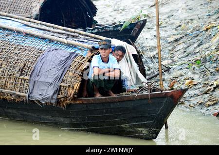 Heftige Monsunregen entlang des Kaladan-Flusses im Bundesstaat Rakhine in West-Myanmar. Stockfoto