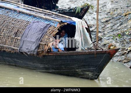 Heftige Monsunregen entlang des Kaladan-Flusses im Bundesstaat Rakhine in West-Myanmar. Stockfoto