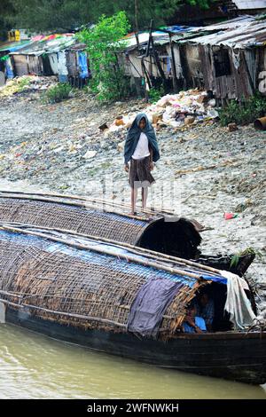Heftige Monsunregen entlang des Kaladan-Flusses im Bundesstaat Rakhine in West-Myanmar. Stockfoto
