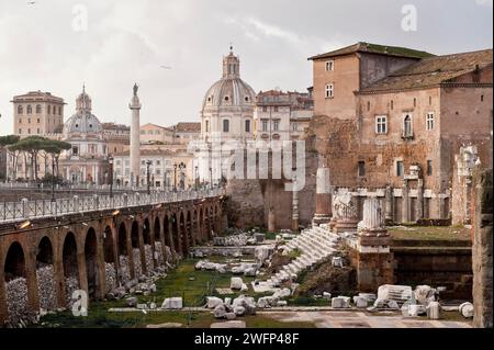 Foto di Augusto und Foro Traiano, im Forum Romanum, Rom, Italien Stockfoto