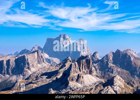 Blick vom Gipfel des Lagazuoi zum Pelmo Berg, dolomiten, Italien Stockfoto