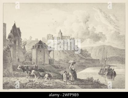 Der andere Fluss Leendert de Koningh, in oder vor 1826–1833 gedruckt auf dem linken Ufer Gebäude, einschließlich einer Burg und einer Festung auf einem Hügel. Ein Segelboot auf dem Wasser. Im Vordergrund Kühe und zwei Figuren. Die Frau trägt einen Korb auf dem Kopf. Dordrecht Papierlandschaften in der gemäßigten Zone. flussufer. Schloss. Kuh. Segelschiff, Segelboot. Etwas auf dem Kopf oder auf den Schultern tragen Stockfoto