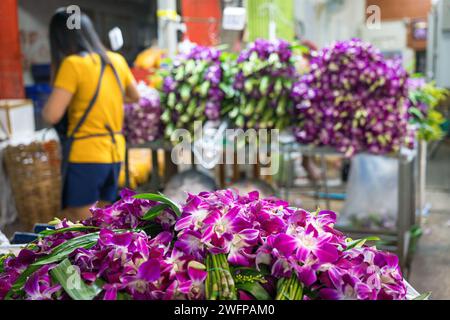 Bangkok, Thailand - 5. Dezember 2023: Im Pak Khlong Talat Blumenmarkt. Es ist einer der größten Groß- und Einzelhandelsmärkte für frische Blumen in Bangkok. Stockfoto