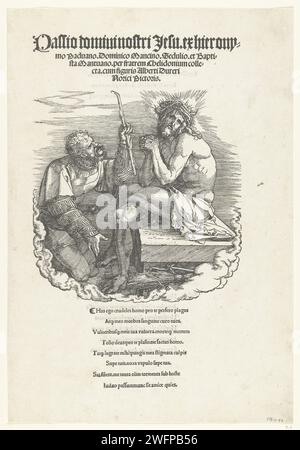 Christus wie ein Mann der Kummer, verspottet von einem Soldaten, Albrecht Dürer, 1511 Druck Christus sitzt auf einem Steinblock, die Dornenkrone auf dem Kopf. Ein Soldat kniet vor ihm und will ihm einen Ast wie ein Zepter in die Hände schieben. Oben und unterhalb dieser Aufführung, sowie auf versozijde-lateinischen Texten. Dieser Druck ist der Titelabdruck für die Presseserie „die große Passion“, bestehend aus diesem Titelabdruck und 11 Szenen aus der leidenden Geschichte. Nürnberger Briefdruck-Mann des Schmerzens, Imago pietatis, ErbÃ¤rmdebild, Schmerzensmann; der aufrechte Christus, der seine Wunden zeigt, ist meist Stockfoto