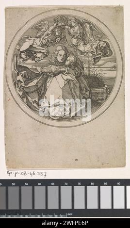 Maria krönte zwei Engel, Michiel le Blon, nach Albrecht Dürer, 1597–1656 Druck Maria ist in ihren Armen mit dem Christuskind und wird von zwei Engeln gekrönt. Papierätzung der Krönung Marias durch einen oder mehrere Engel Stockfoto