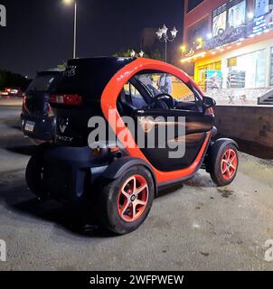 Kairo, Ägypten, 12. Oktober 2023: Der Renault Twizy, ein zweisitziges Elektroauto, das von Renault entwickelt und vermarktet wurde, ein leichtes oder schweres Vierrad-Fahrzeug Stockfoto