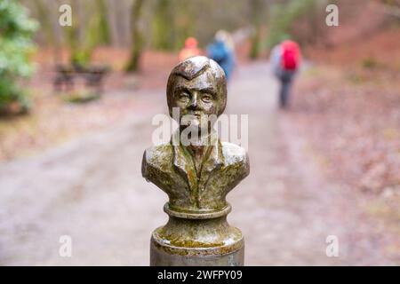 Robert Burns Statue am Anfang des Spaziergangs zu den Birks of Aberfeldy, Perthshire, Schottland Stockfoto