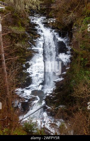 Upper Moness Falls bei den Birks of Aberfeldy an einem Wintertag Stockfoto