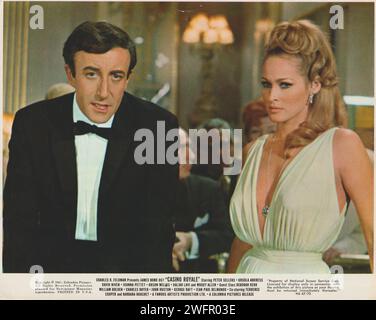 Casino Royale David Niven Agent James Bond in der wilden psychedelischen Spoof. Mit Peter Sellers, Ursula Andress und Orson Welles Stockfoto