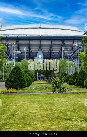 Das Arthur Ashe Tennis Stadium im Flushing Meadows-Corona Park im Queens Borough von New York (USA), wo die US Open ausgetragen werden. Stockfoto