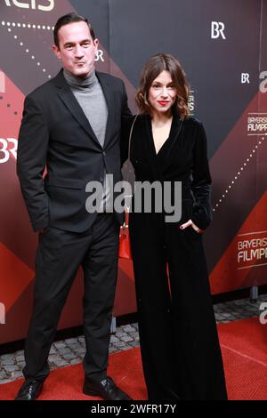 Sönke Möhring und Anna Julia Antonucci bei der Verleihung des 45. Bayerische Filmpreise 2023 im Prinzregententheater. München, 19.01.2024 Stockfoto