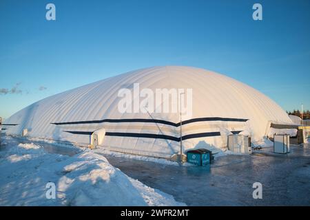 Sporthalle mit Luftunterstützung in Oulu, Finnland Stockfoto