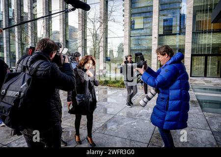 AMSTERDAM: Rachel Hazes kommt zum Gericht, um Zeugenaussagen in ihrer Klage zu hören. Tochter Roxeanne Hazes und zwei von Rachels ehemaligen Geschäftspartnern müssen in einem Fall über eine Vollmacht auf Rachels Namen aussagen. ANP ROBIN UTRECHT niederlande raus - belgien raus Stockfoto