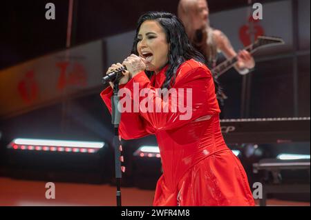 New York, Usa. Januar 31, 2024. NEW YORK, NEW YORK – JANUAR 31: Demi Lovato tritt auf der Bühne des Red Dress Collection Concert 2024 der American Heart Association im Jazz at Lincoln Center am 31. Januar 2024 in New York City auf. Quelle: Ron Adar/Alamy Live News Stockfoto