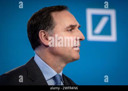 Deutsche Bank Jahresmedienkonferenz 2024 James von Moltke Strellvertretender Vorstandsvorsitzender und Finanzvorstand Deutsche Bank AG im Portrait bei der Jahresmedienkonferenz 2024 der Deutschen Bank in Frankfurt, Frankfurt, Frankfurt, 01.02.2024 Frankfurt Hessen Deutschland *** Deutsche Bank Annual Media Conference 2024 James von Moltke Strell Stellvertretender Vorstandsvorsitzender und Chief Financial Officer der Deutschen Bank AG im Portrait auf der Annual Media Conference 2024 der Deutschen Bank in Frankfurt, Frankfurt, 01 02 2024 Frankfurt Hessen Deutschland Stockfoto