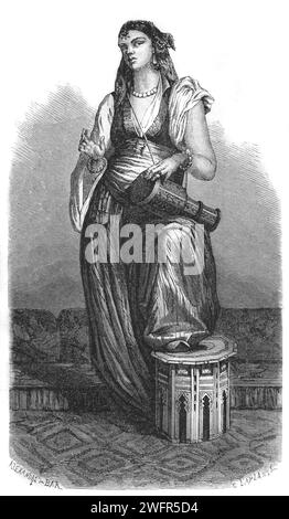 Ägyptisches Mädchen, eine Frau oder eine Musikerin, die eine Tarabouk, eine Kelchtrommel, Tabla oder Darbuka Egypt spielt. Vintage oder historische Gravur oder Illustration 1863 Stockfoto