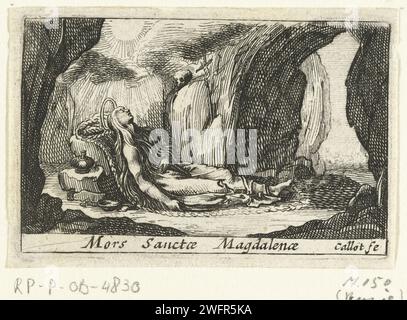 De Dood Van Maria Magdalena, Anonym, nach Jacques Callot, 1632–1699 Druck Maria Magdalena ist tot in einer Höhle, einem Kruzifix und einem Schädel neben ihr. Unter der Aufführung eine Unterschrift in lateinischer Sprache. Dieser Druck ist Teil einer Serie von fünf Drucken von Bußheiligen. Frankreich (möglicherweise) Papier ätzend Tod der St. Maria Magdalena Stockfoto