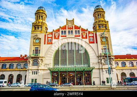 Praha, Tschechische Republik, 29. oktober 2023, Art-Deco-Bahnhof *** Praha, Tschechische Republik, 29. Oktober 2023, Art-Deco-Bahnhof Copyright: XWolfgangxSimlingerx Stockfoto