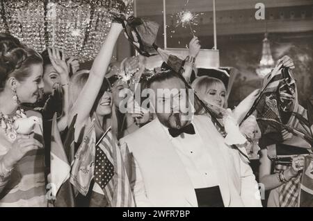 Casino Royale David Niven Agent James Bond in der wilden psychedelischen Spoof. Mit Peter Sellers, Ursula Andress und Orson Welles Stockfoto