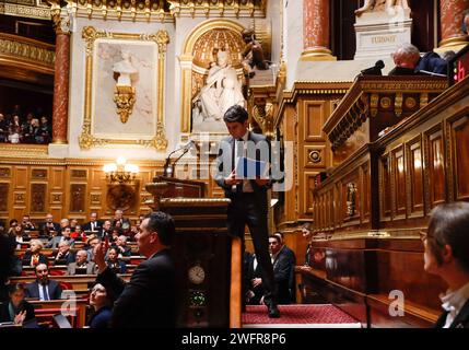 Paris, Frankreich. 30. Januar 2024. Premierminister Gabriel Attal hielt am 30. Januar 2024 seine allgemeine Grundsatzrede in der Nationalversammlung in Paris. Foto: Jean-Bernard Vernier/JBV News/ABACAPRESS.COM Credit: Abaca Press/Alamy Live News Stockfoto