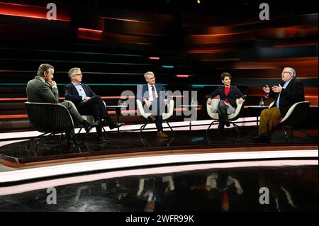 Talkrunde bei Markus Lanz , ZDF 12/23 Ihre Markus Lanz, Dietmar Bartsch, Elmar Theveßen, Anna Lehmann, Rüdiger Bachmann v. li. 14. Dezember 2023 in Markus Lanz , ZDF TV Fernsehen Talkshow Talk Show Deutschland deutsch deutscher Mann Männer Frau Politiker Politik die Linken Linke Journalistin Ökonom Wirtschaftswissenschaftler Journalismus Moderator Moderation Autor Fotografie Fotograf Moderation deutscher Journalist Gastmoderator Fotograf Autorin Journalismus Wissenschaftlerin Wirtschaftswissenschaftlerin Politikerin quer ganz sitzend sprechend gestikuliert zuhörend *** Talk Round bei Markus Lanz , ZDF 12 23 Ihre Mutter Stockfoto