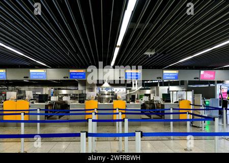 Frankfurt die Gewerkschaft Verdi hat bundesweit zu einem eintaegigen Streik im Luftsicherheitsbereich aufgerufen, Frankfurt am Main, 01.02.2024 Geschlossener Schalter am Flughafen Frankfurt, die Gewerkschaft Verdi hat bundesweit zu einem eintaegigen Streik im Luftsicherheitsbereich aufgerufen, Frankfurt am Main, 01.02.2024 *** Frankfurt die Gewerkschaft Verdi hat zu einem bundesweiten eintägigen Streik im Bereich der Luftsicherheit aufgerufen, Frankfurt am Main, 01 02 2024 Closed Counter am Frankfurter Flughafen, die gewerkschaft Verdi hat zu einem bundesweiten eintägigen Streik im Bereich der Luftsicherheit aufgerufen Stockfoto