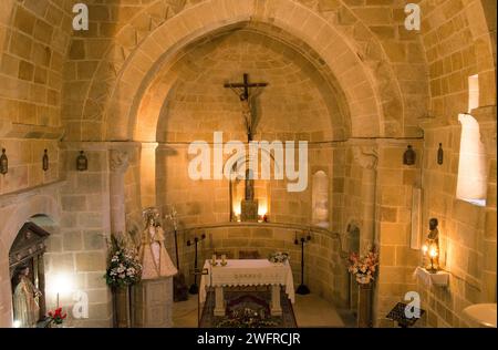 Villavega de Aguilar, Kirche San Juan Bautista, romanisch 12.-13. Jahrhundert. Innen. Gemeinde Aguilar de Campoo, Montaña Palentina, Palencia prov Stockfoto